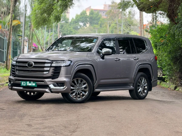 2023 Toyota Land Cruiser ZX LC300 Fully Loaded