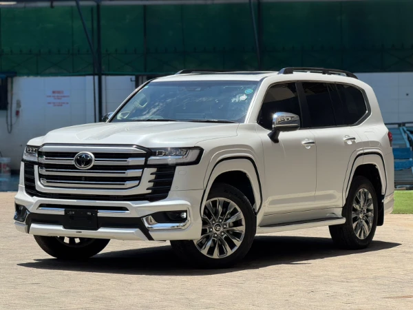 2023 Toyota Land Cruiser ZX LC300 Fully Loaded