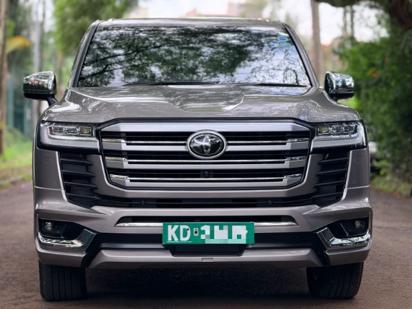 2023 Toyota Land Cruiser ZX LC300 Fully Loaded