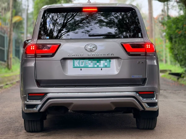 2023 Toyota Land Cruiser ZX LC300 Fully Loaded