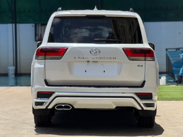 2023 Toyota Land Cruiser ZX LC300 Fully Loaded