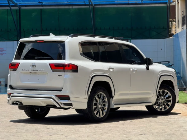 2023 Toyota Land Cruiser ZX LC300 Fully Loaded