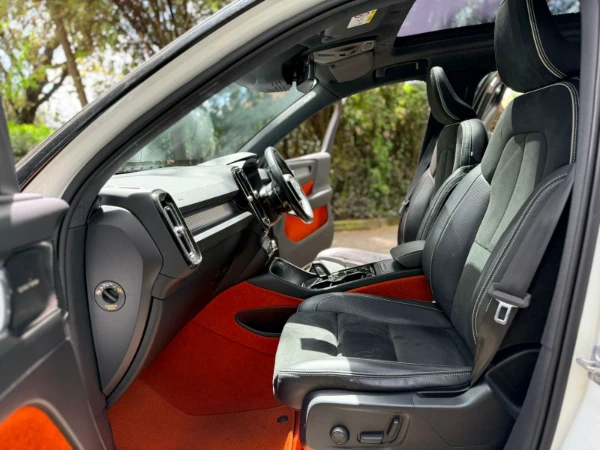 2019 Volvo XC40 T5 R-Design Sunroof