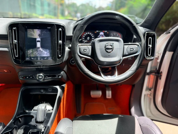 2019 Volvo XC40 T5 R-Design Sunroof