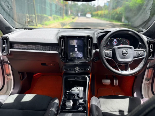 2019 Volvo XC40 T5 R-Design Sunroof