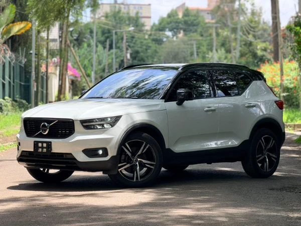 2019 Volvo XC40 T5 R-Design Sunroof