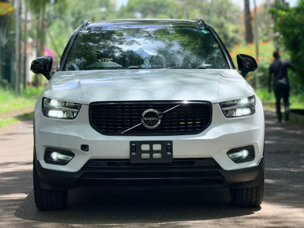 2019 Volvo XC40 T5 R-Design Sunroof