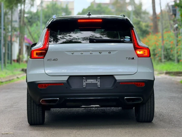 2019 Volvo XC40 T5 R-Design Sunroof