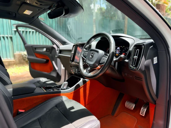 2019 Volvo XC40 T5 R-Design Sunroof