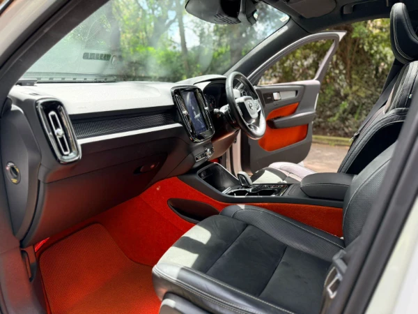 2019 Volvo XC40 T5 R-Design Sunroof