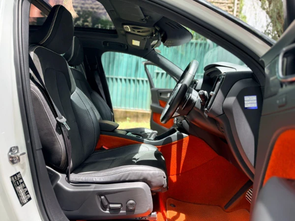 2019 Volvo XC40 T5 R-Design Sunroof