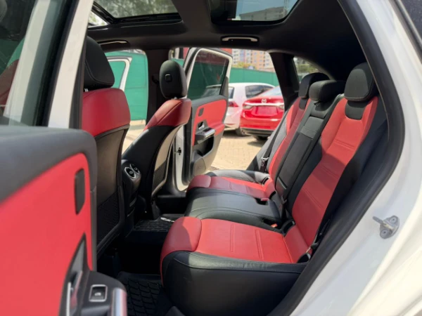 2019 Mercedes Benz B180 Sunroof