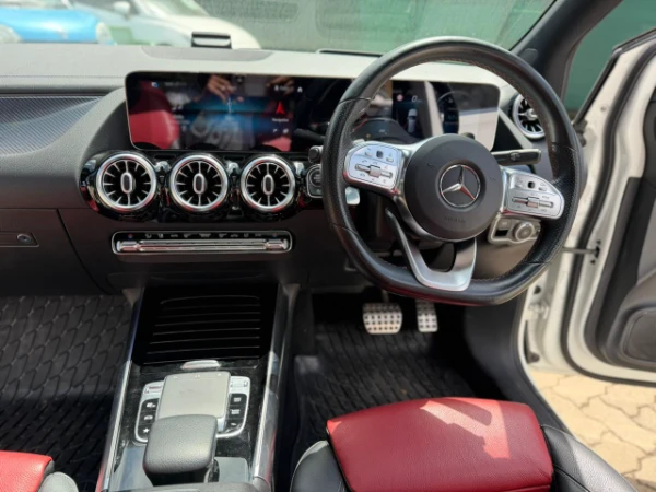 2019 Mercedes Benz B180 Sunroof