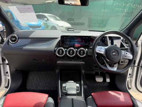 2019 Mercedes Benz B180 Sunroof