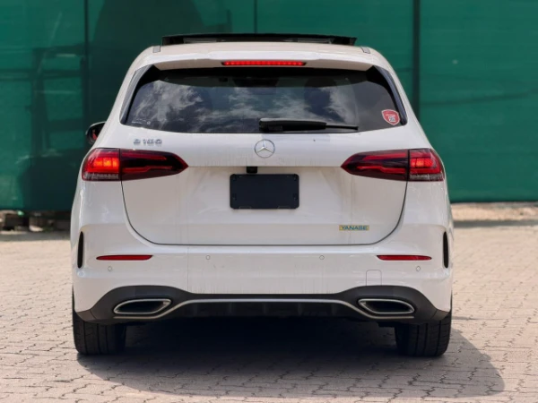 2019 Mercedes Benz B180 Sunroof