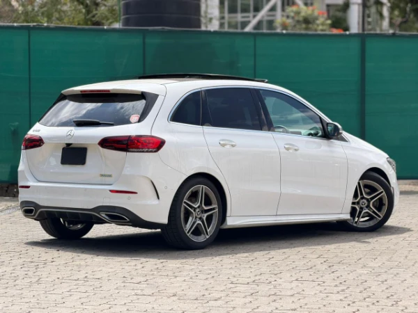 2019 Mercedes Benz B180 Sunroof