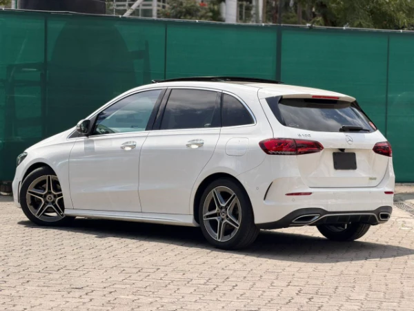 2019 Mercedes Benz B180 Sunroof