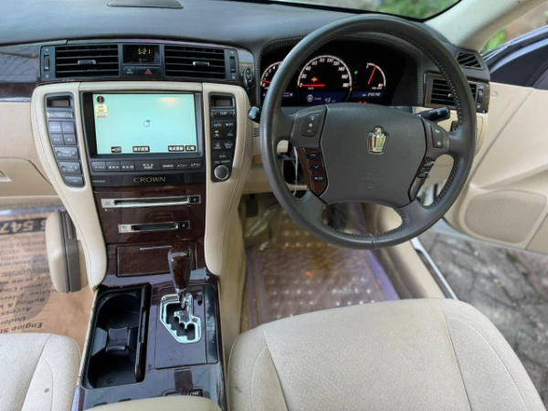 2009 Toyota Crown Royal Saloon