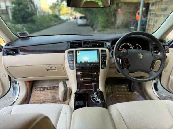 2009 Toyota Crown Royal Saloon