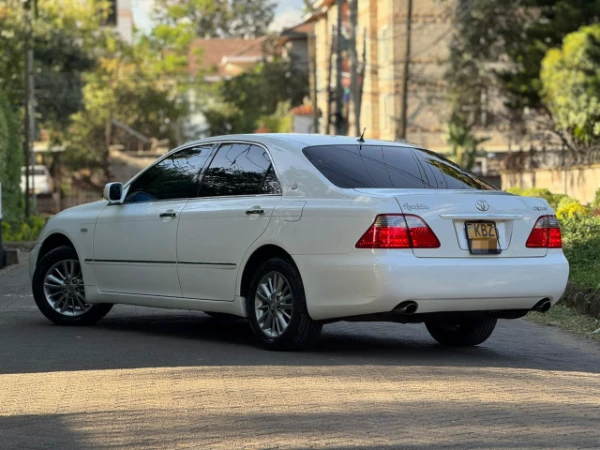 2009 Toyota Crown Royal Saloon