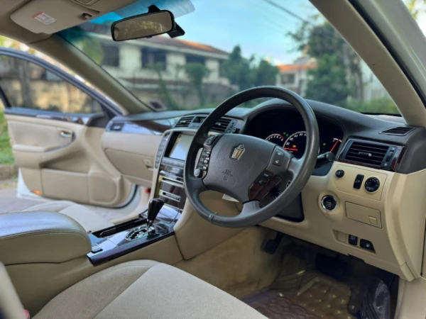 2009 Toyota Crown Royal Saloon