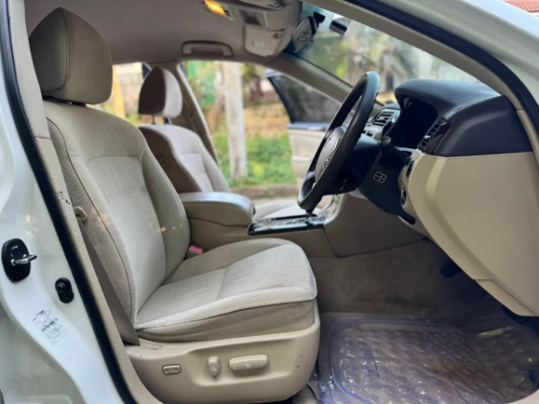 2009 Toyota Crown Royal Saloon