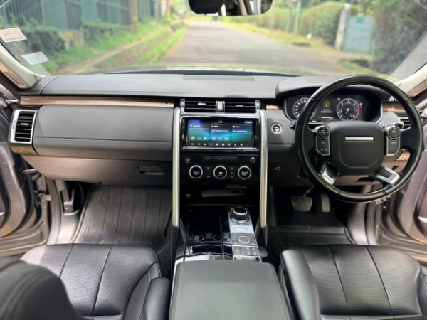 2018 LandRover Discovery HSE TD6 Sunroof