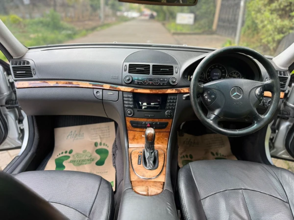 2006 Mercedes Benz E200