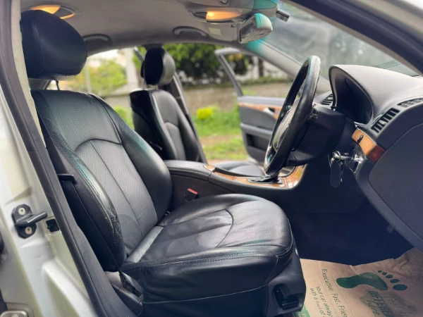 2006 Mercedes Benz E200