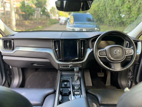2018 Volvo XC60 T5 AWD Sunroof