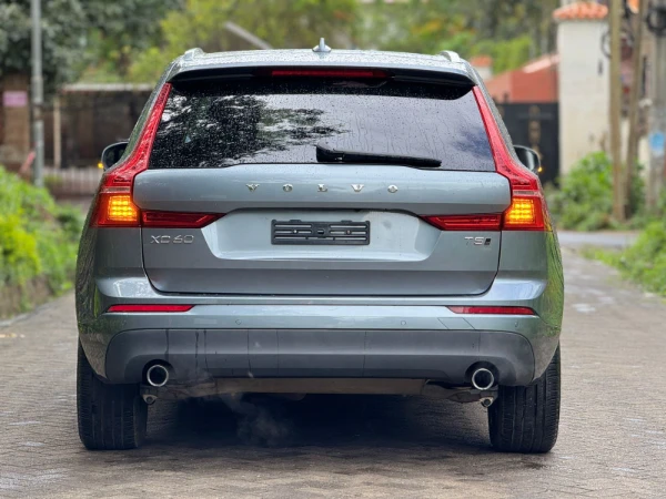 2018 Volvo XC60 T5 AWD Sunroof