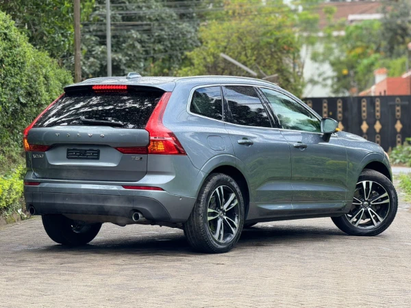 2018 Volvo XC60 T5 AWD Sunroof