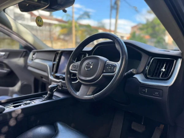 2018 Volvo XC60 T5 AWD Sunroof