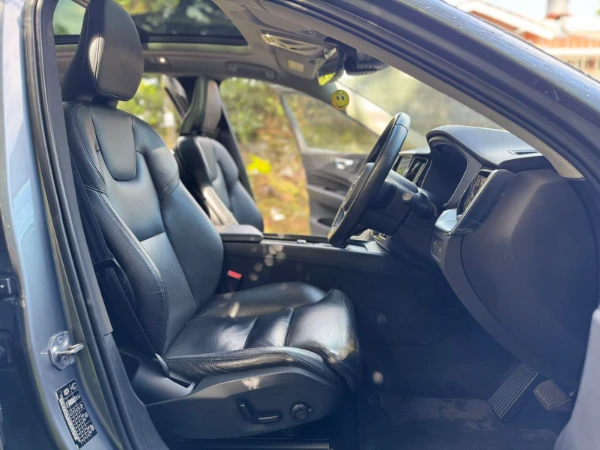 2018 Volvo XC60 T5 AWD Sunroof