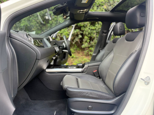 2020 Mercedes Benz B180 Sunroof