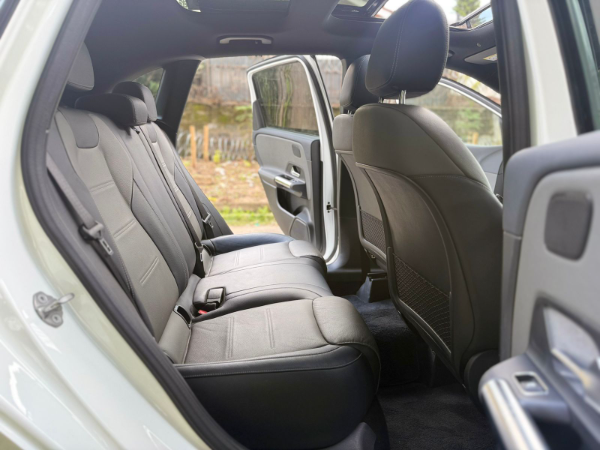 2020 Mercedes Benz B180 Sunroof