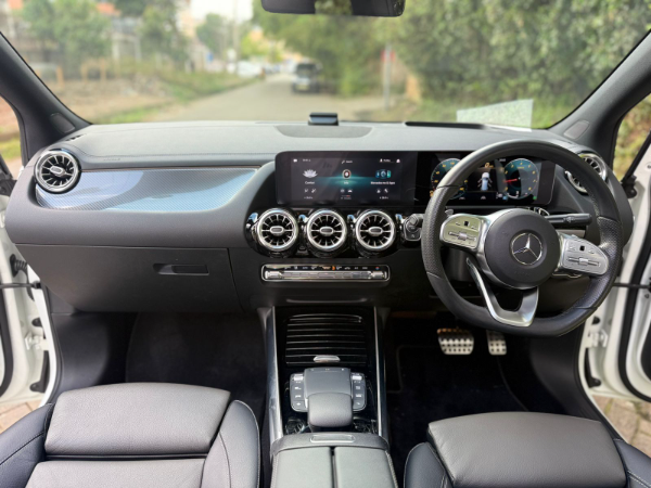 2020 Mercedes Benz B180 Sunroof