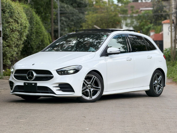 2020 Mercedes Benz B180 Sunroof