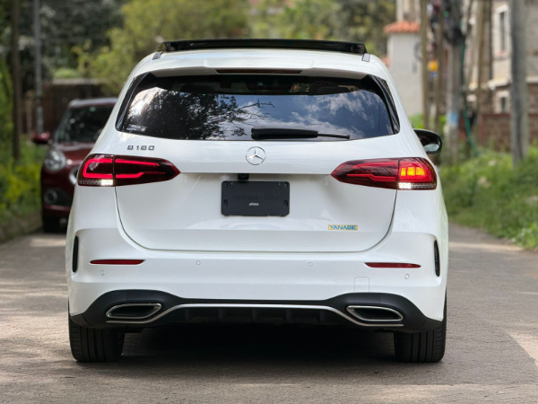 2020 Mercedes Benz B180 Sunroof