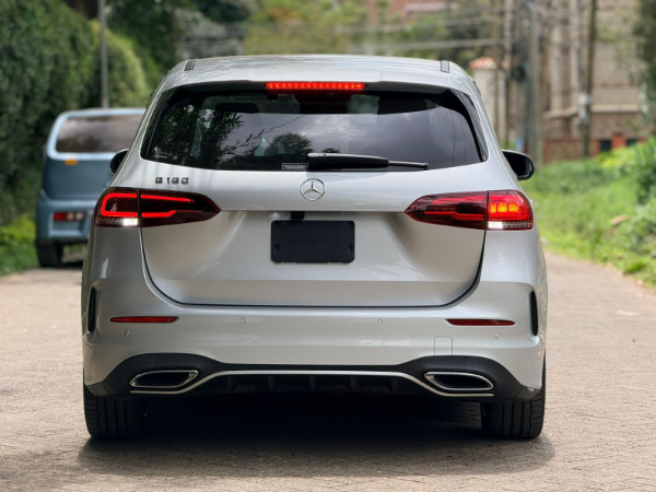 2019 Mercedes Benz B180