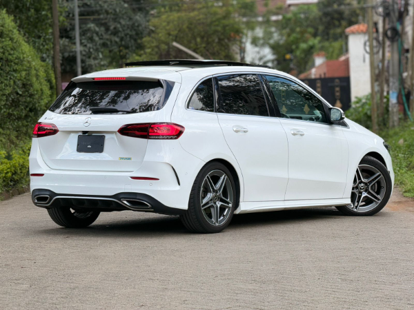 2020 Mercedes Benz B180 Sunroof