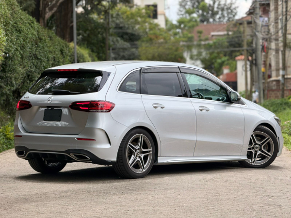 2019 Mercedes Benz B180