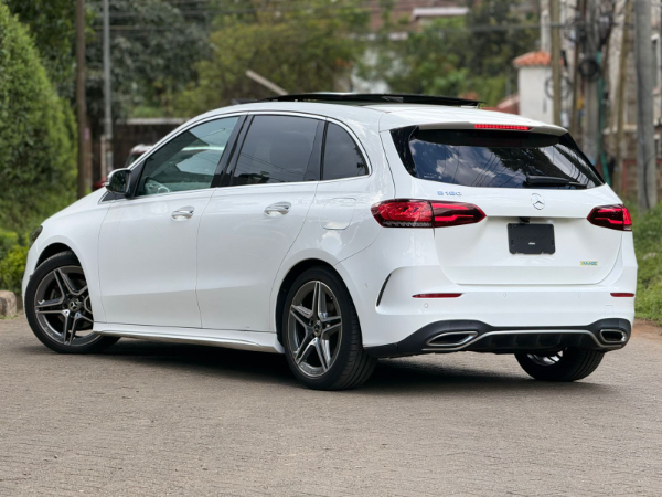 2020 Mercedes Benz B180 Sunroof