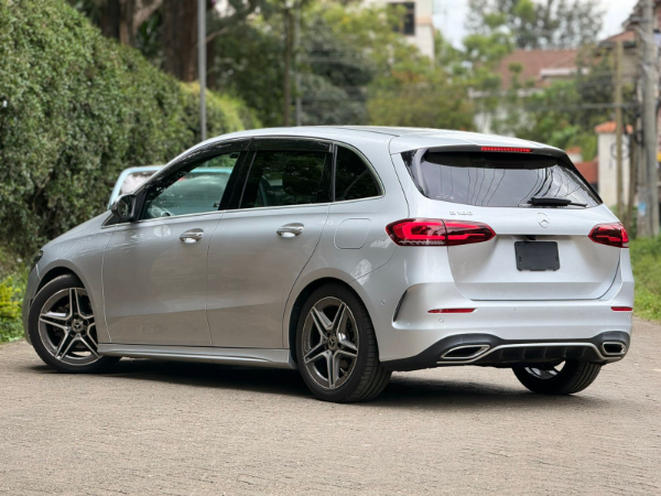 2019 Mercedes Benz B180