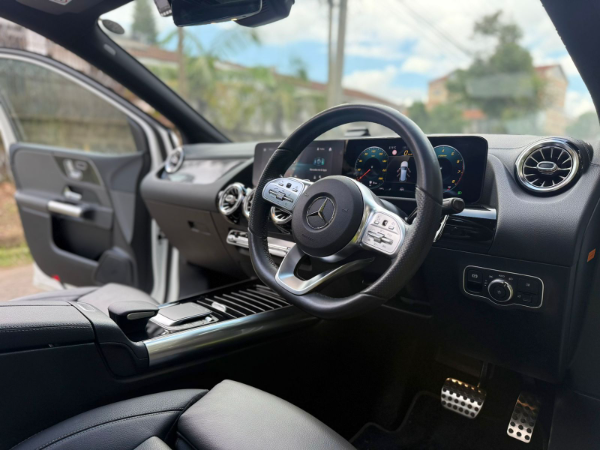 2020 Mercedes Benz B180 Sunroof