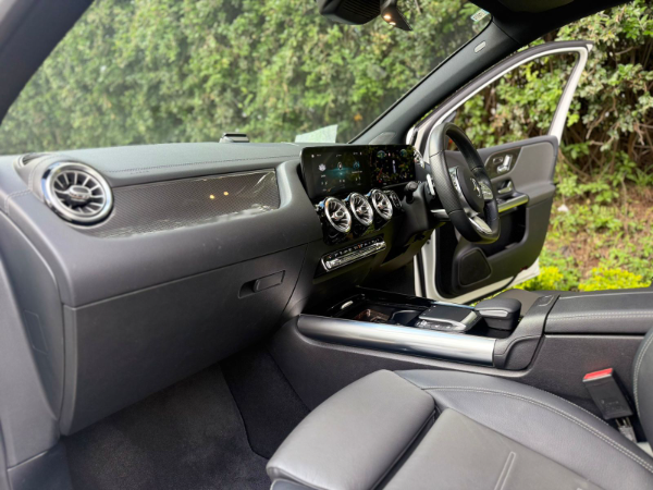 2020 Mercedes Benz B180 Sunroof