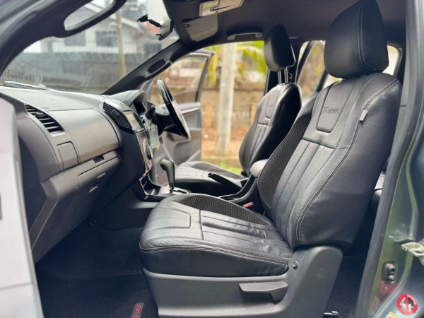2017 Isuzu D-Max Doube Cabin Canopy
