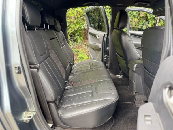 2017 Isuzu D-Max Doube Cabin Canopy