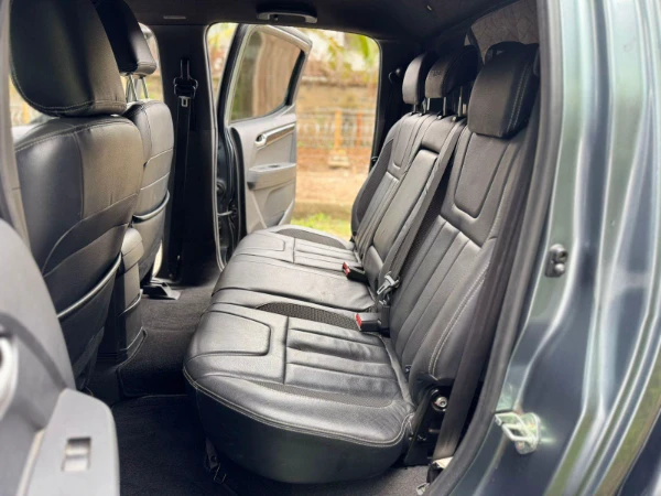 2017 Isuzu D-Max Doube Cabin Canopy