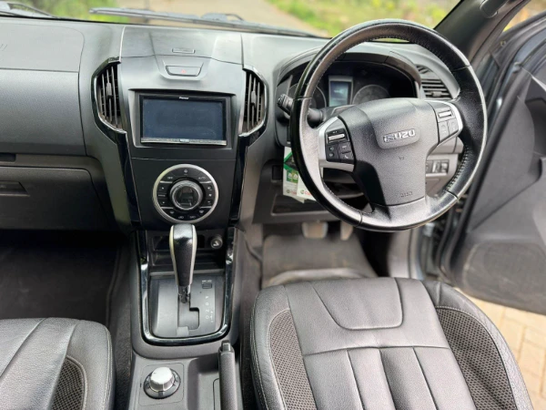 2017 Isuzu D-Max Doube Cabin Canopy